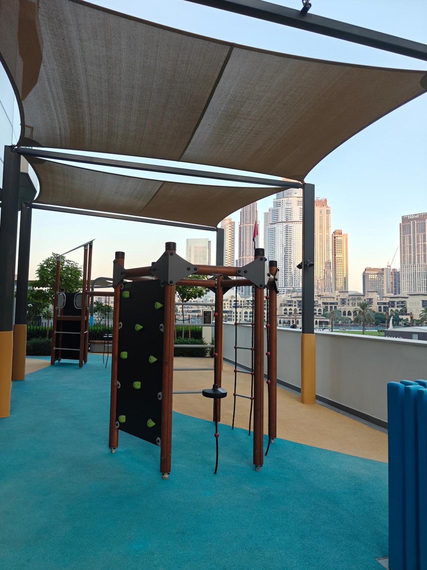Luxury 2br Burj Khalifa & Fountain Views Apartment *