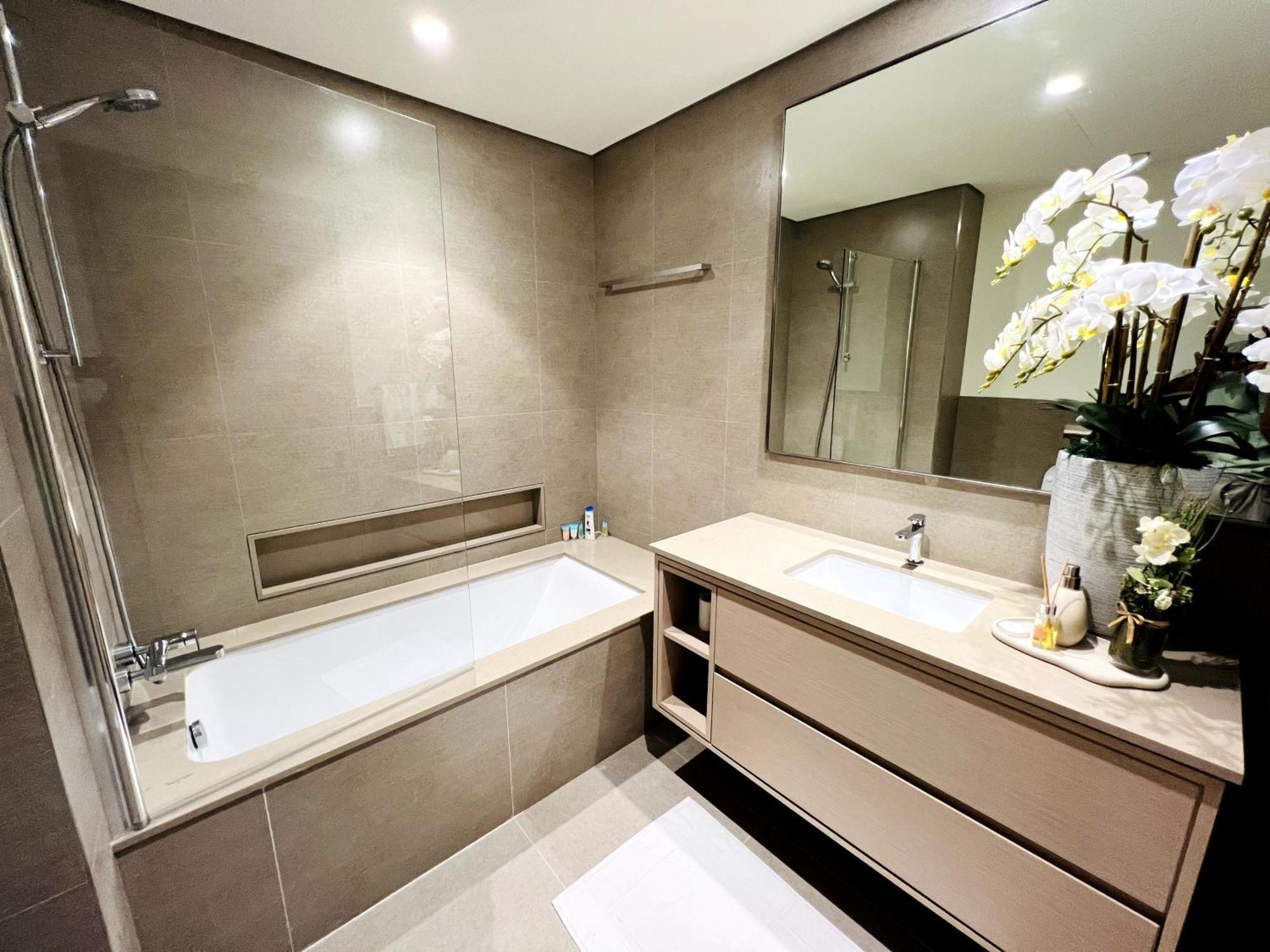 Luxury 2br Burj Khalifa & Fountain Views
