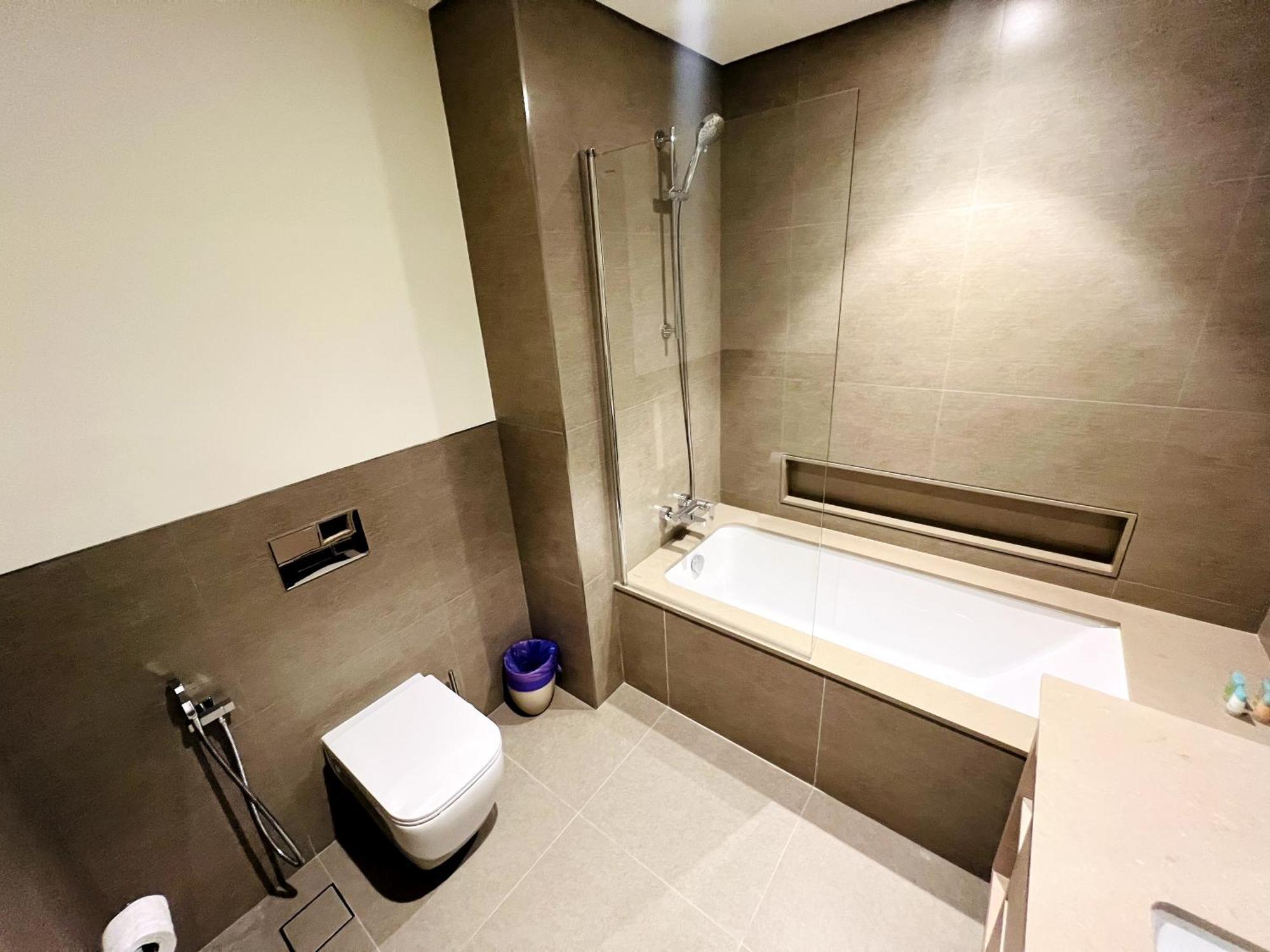 Luxury 2br Burj Khalifa & Fountain Views Apartment